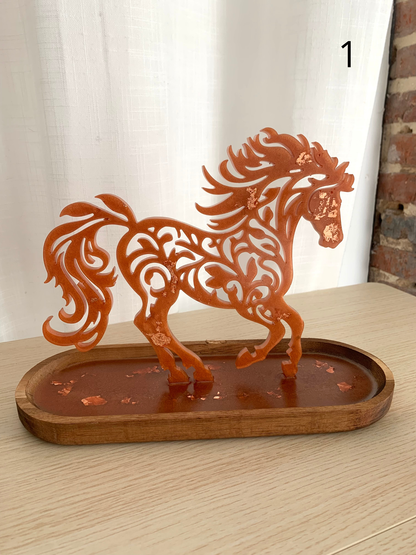 Cheval sur socle bois