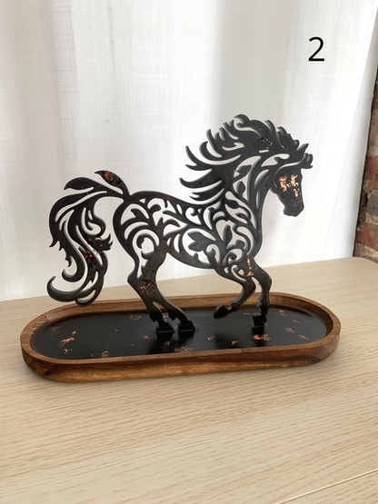 Cheval sur socle bois